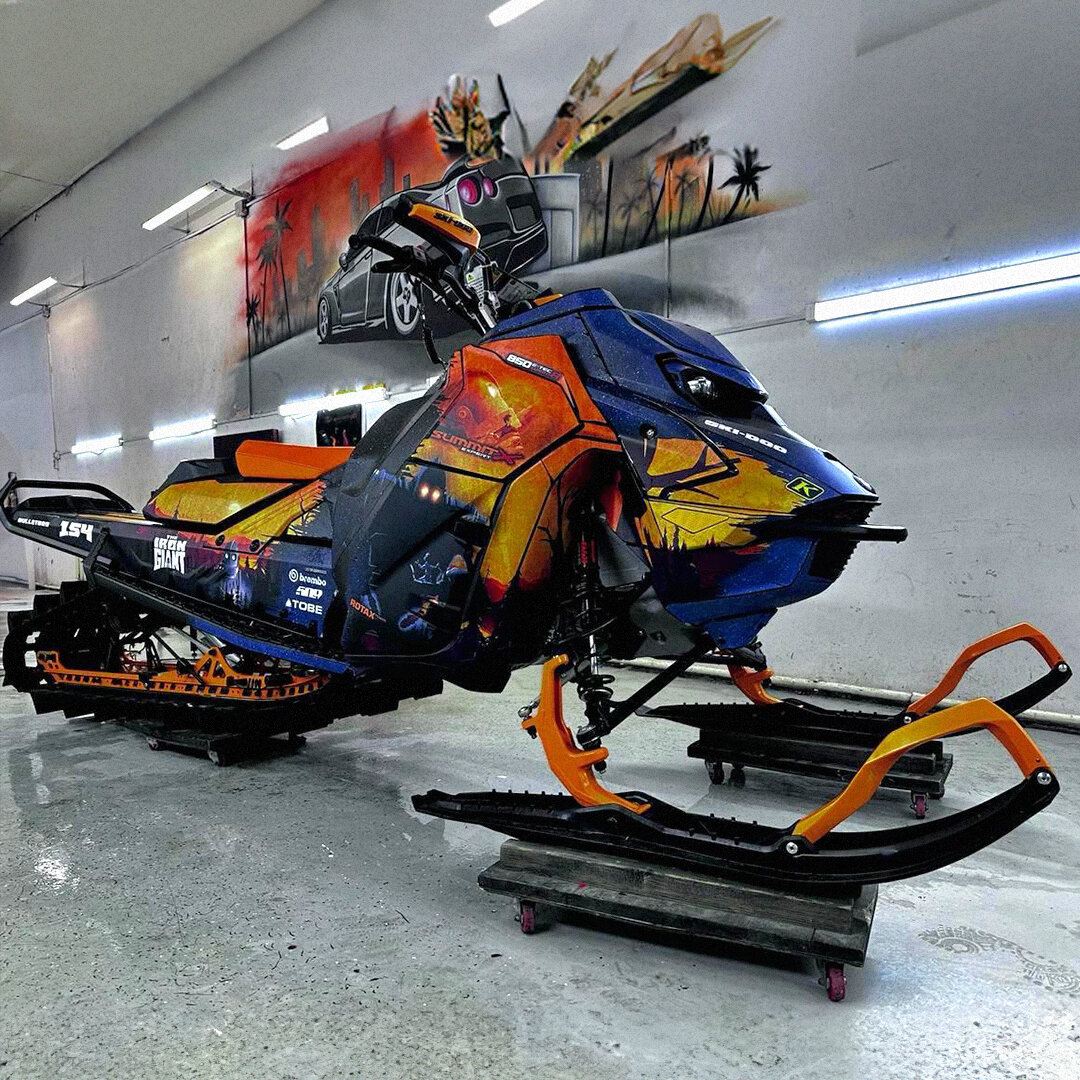 Комплект наклеек в индивидуальном дизайне на SKI-DOO REV-GEN5