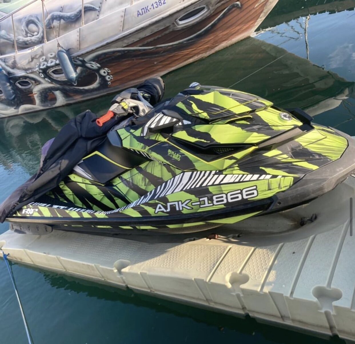 Комплект наклеек в дизайне SHARP TEETH на SEA-DOO RXP