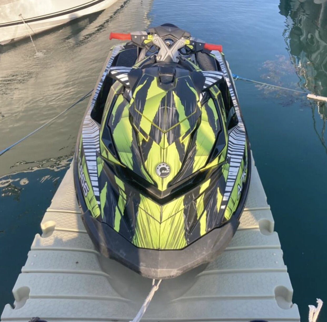 Комплект наклеек в дизайне SHARP TEETH на SEA-DOO RXP