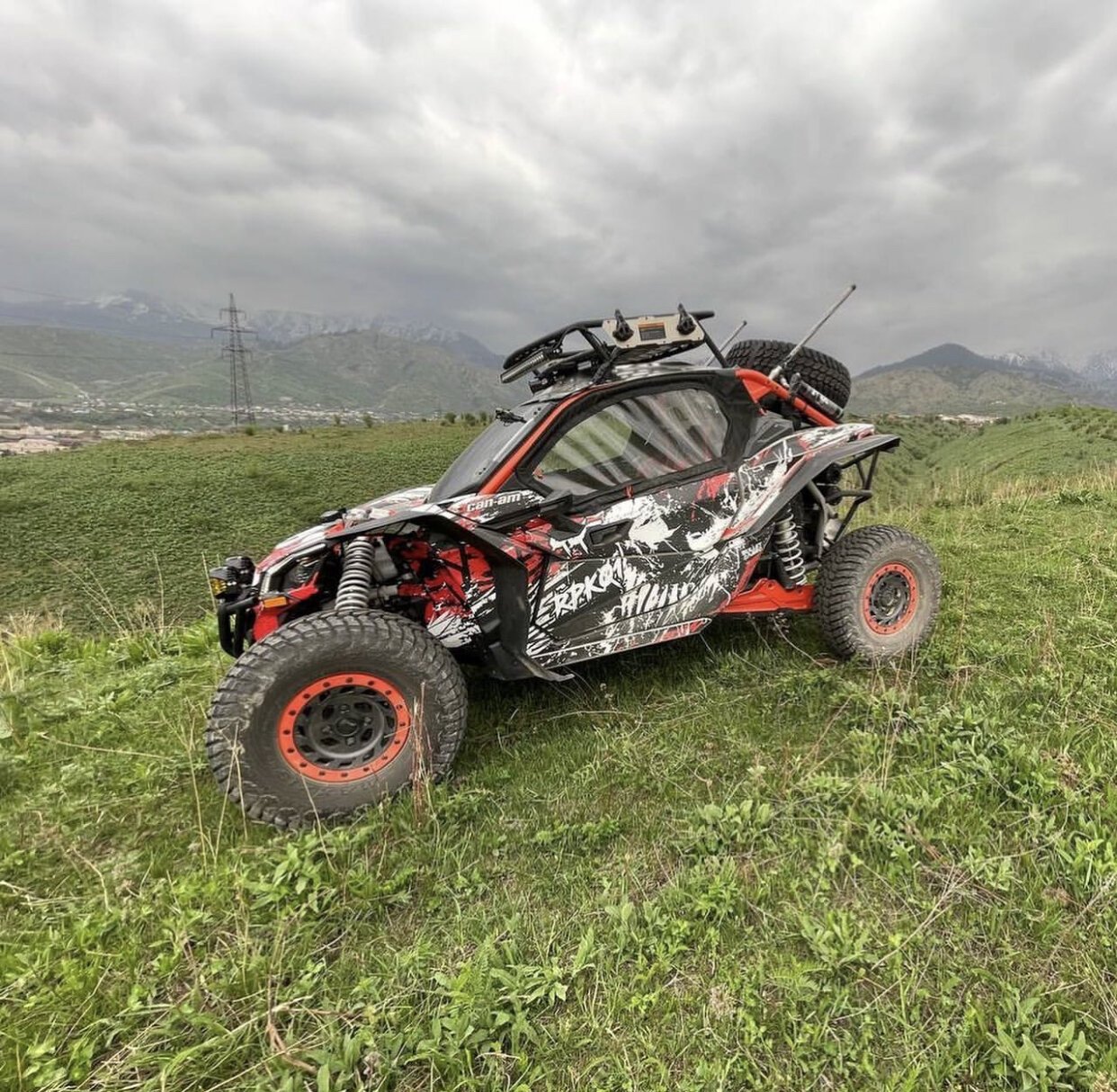 Комплект наклеек в дизайне VENOM на CAN-AM Maverick X3