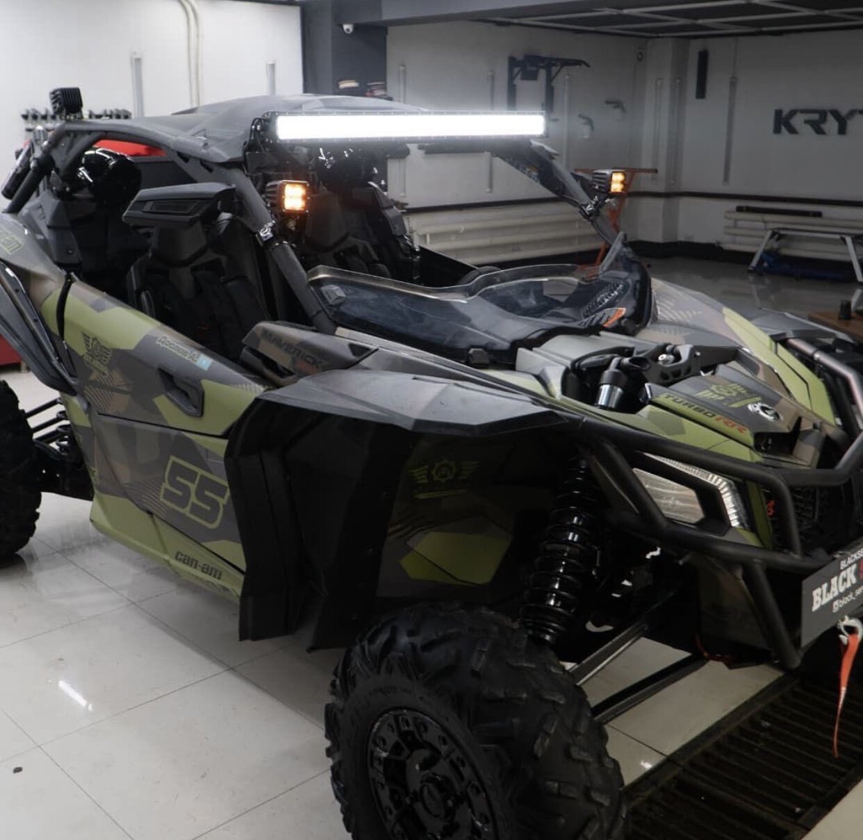 Комплект наклеек в дизайне CAMO на CAN-AM Maverick X3