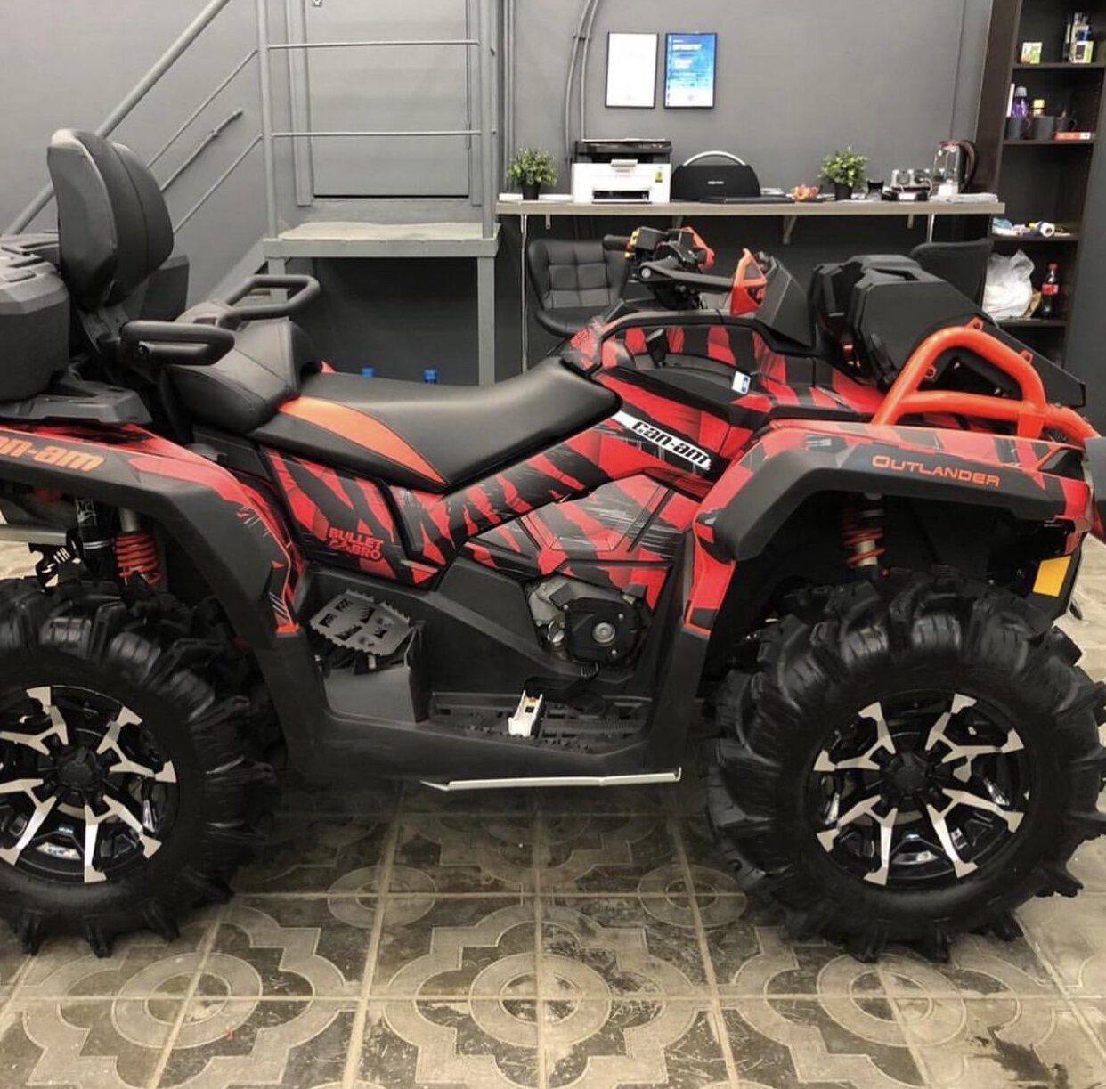Комплект наклеек в дизайне SHARP TEETH для CAN-AM OUTLANDER G2