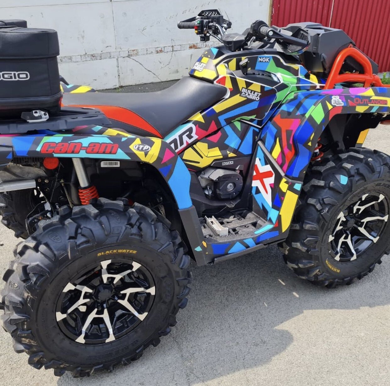 Комплект наклеек в дизайне CRAZY GRAFFITI для CAN-AM OUTLANDER G2