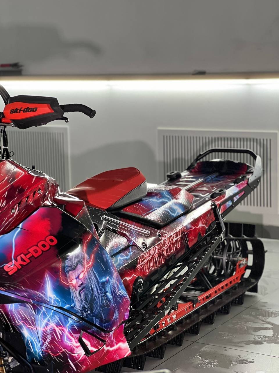Комплект наклеек в дизайне THOR для SKI-DOO
