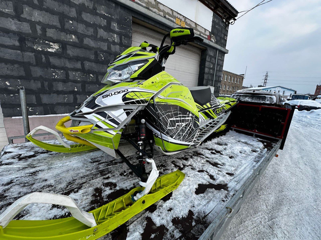 Комплект наклеек в индивидуальном дизайне на SKI-DOO REV-XM