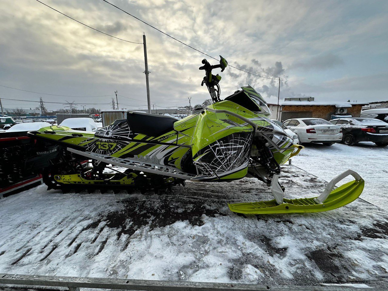 Комплект наклеек в индивидуальном дизайне на SKI-DOO REV-XM