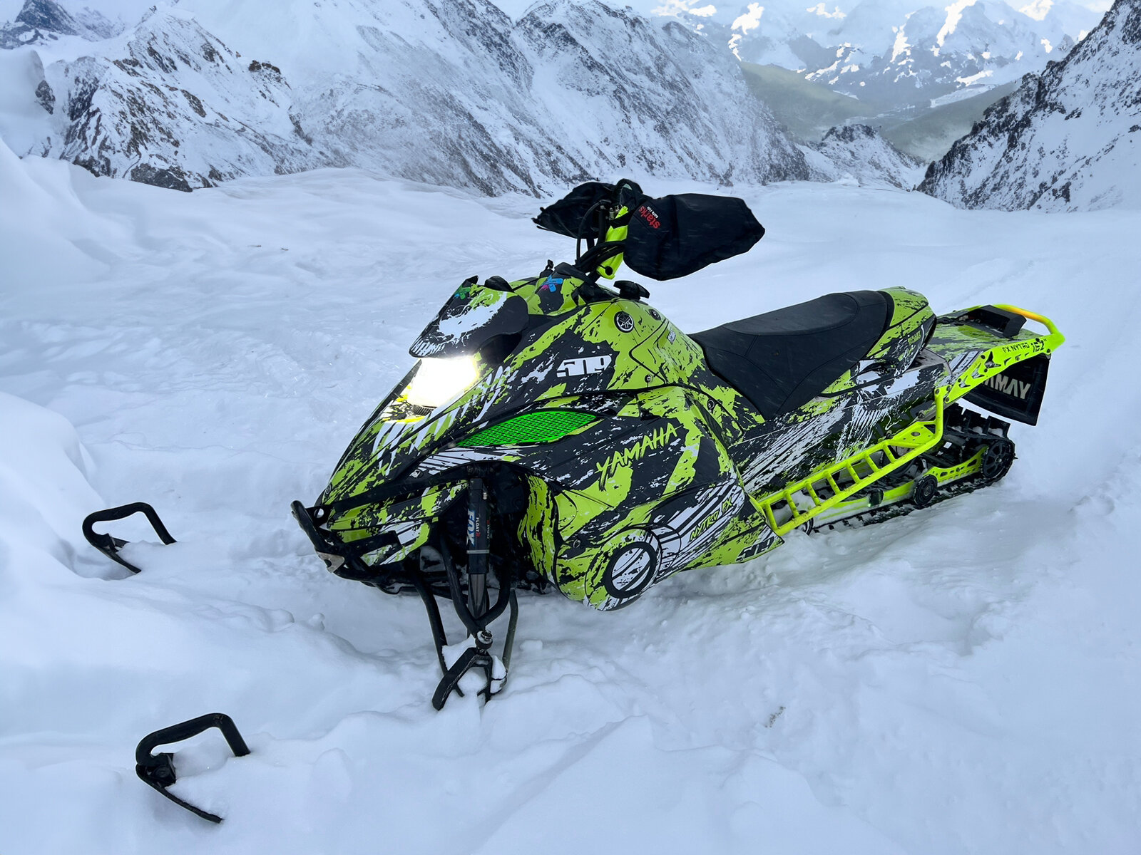 Комплект наклеек в дизайне VENOM для YAMAHA NYTRO-FX