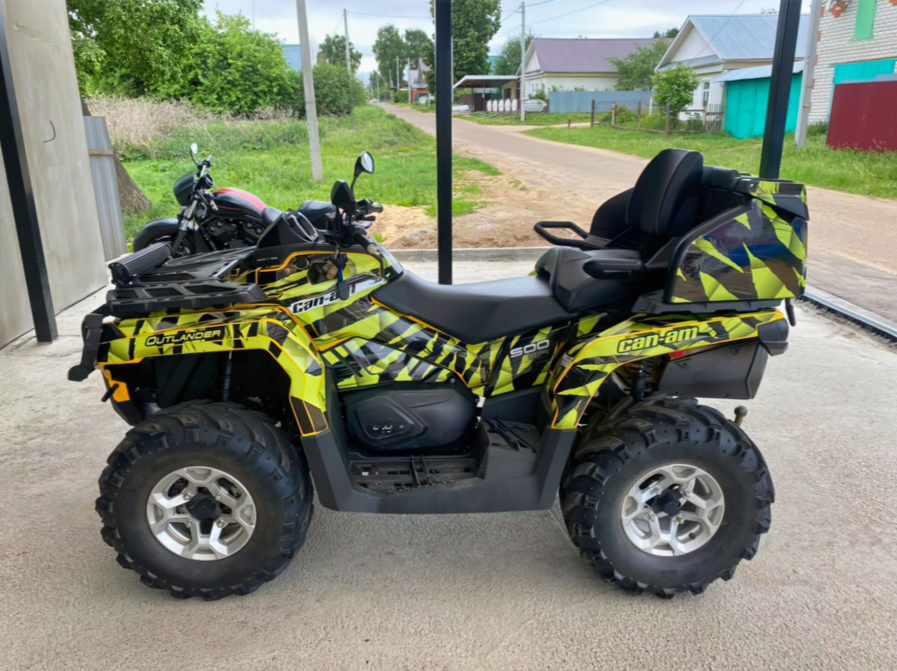 Дизайнерская оклейка кофров и расширителей на квадроцикле BRP