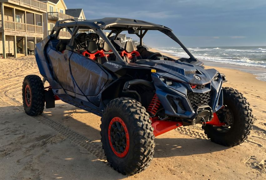 Комплект наклеек NOVIKOV #1 на CAN-AM Maverick R MAX