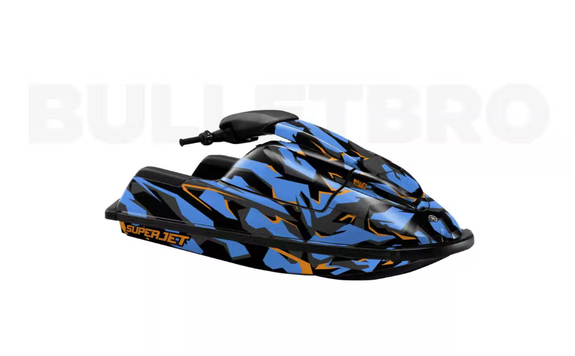 Гидроцикл Yamaha FX Cruiser в эксклюзивной зеркальной графике от Bulletbro на полной скорости режет воду