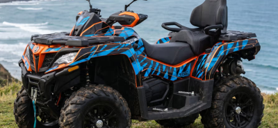 Квадроцикл CFMOTO X8 в эксклюзивном защитном комплекте графики от Bulletbro штурмует глубокую лужу
