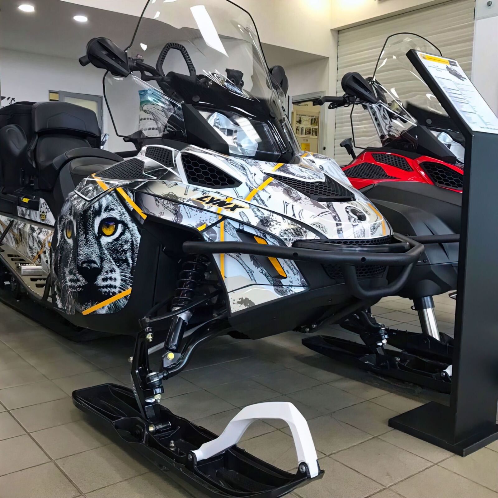 Индивидуальный дизайн на SKI-DOO REV-XU