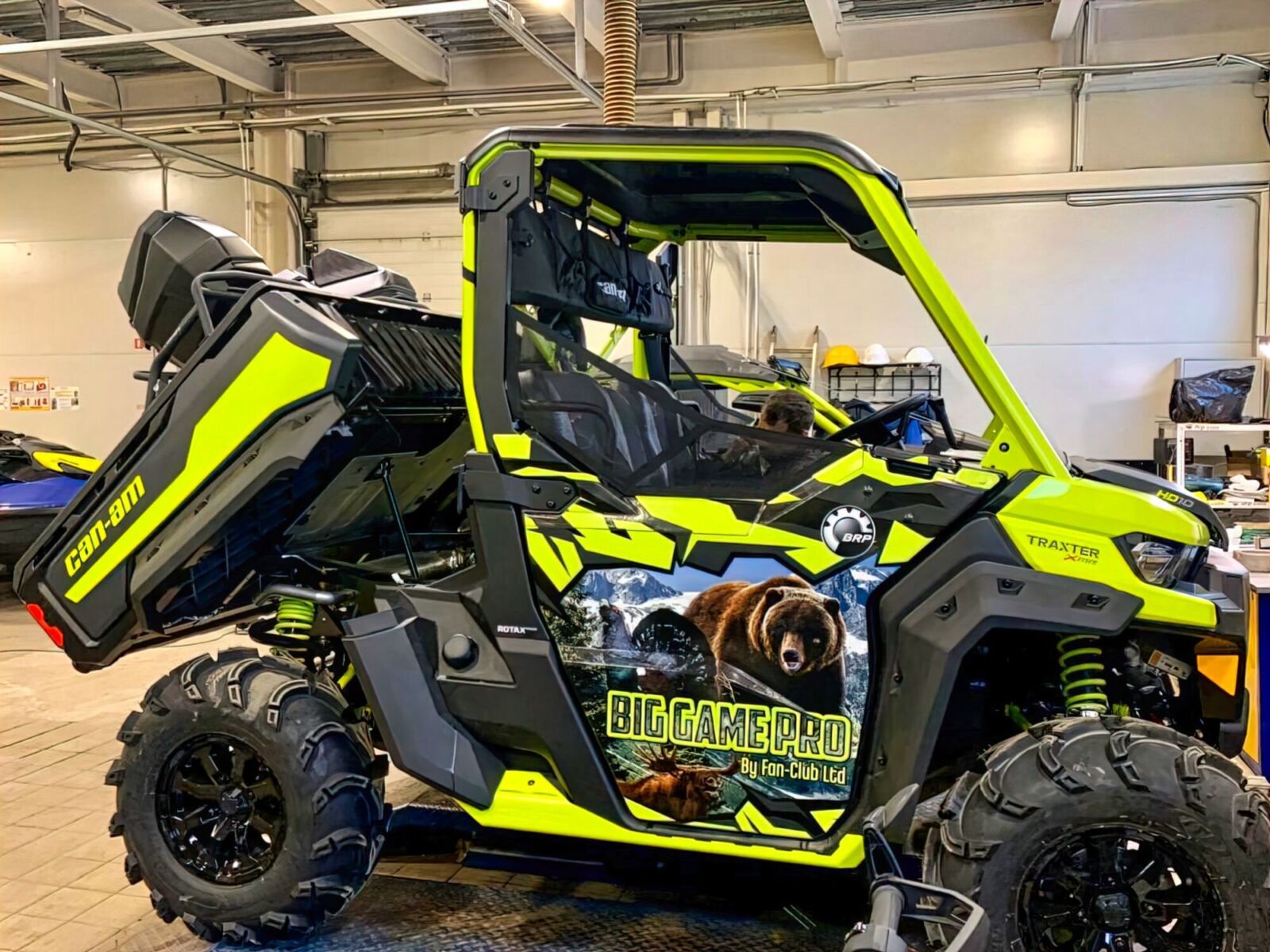 Индивидуальный дизайн на CAN-AM TRAXTER 2017+