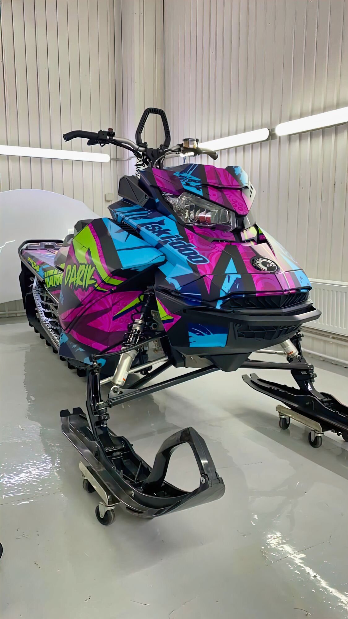 Индивидуальный дизайн на SKI-DOO REV-GEN4