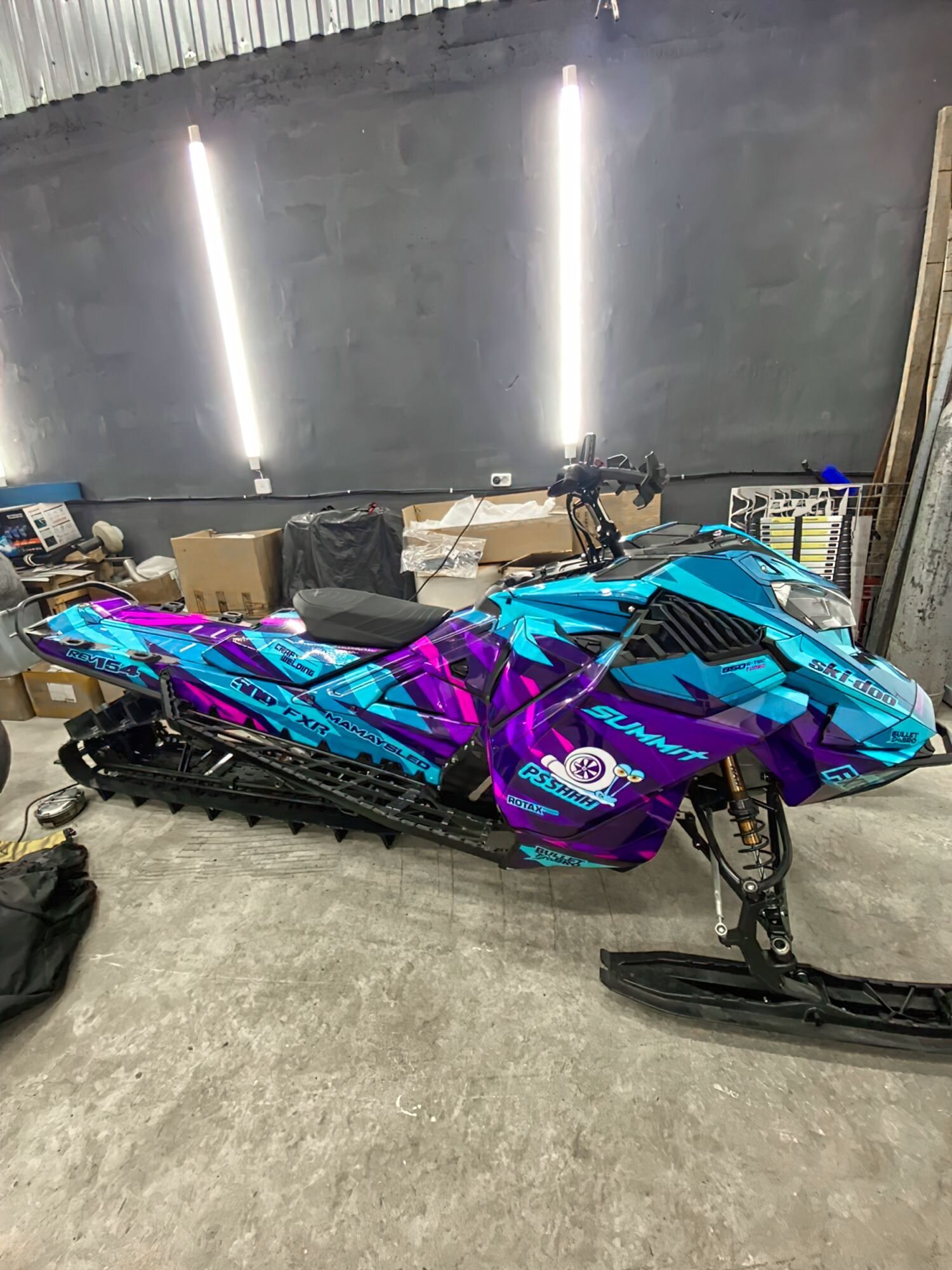 Индивидуальный дизайн на SKI-DOO REV-GEN4 2021-2022