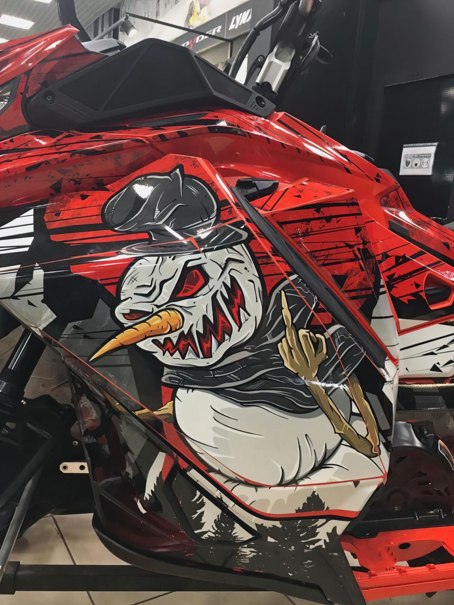 Индивидуальный дизайн на SKI-DOO REV-GEN4