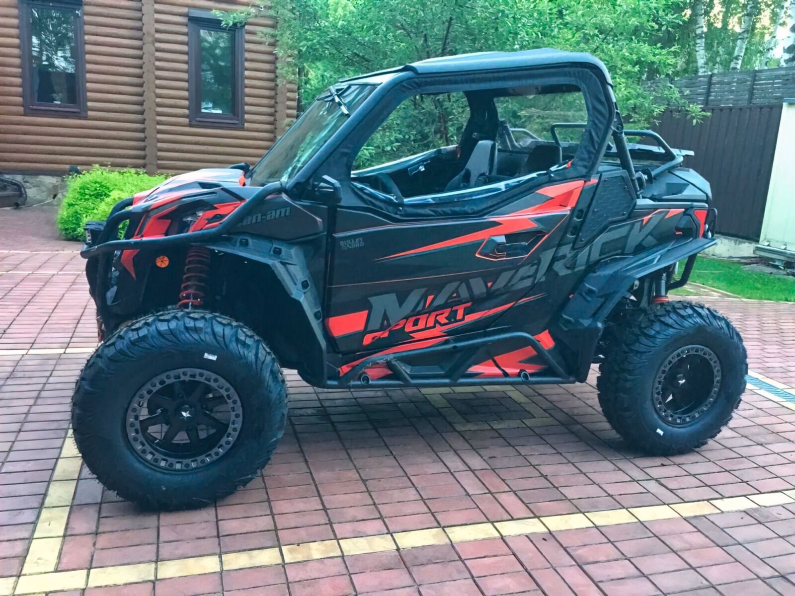 Индивидуальный дизайн на CAN-AM MAVERICK TRAIL/SPORT