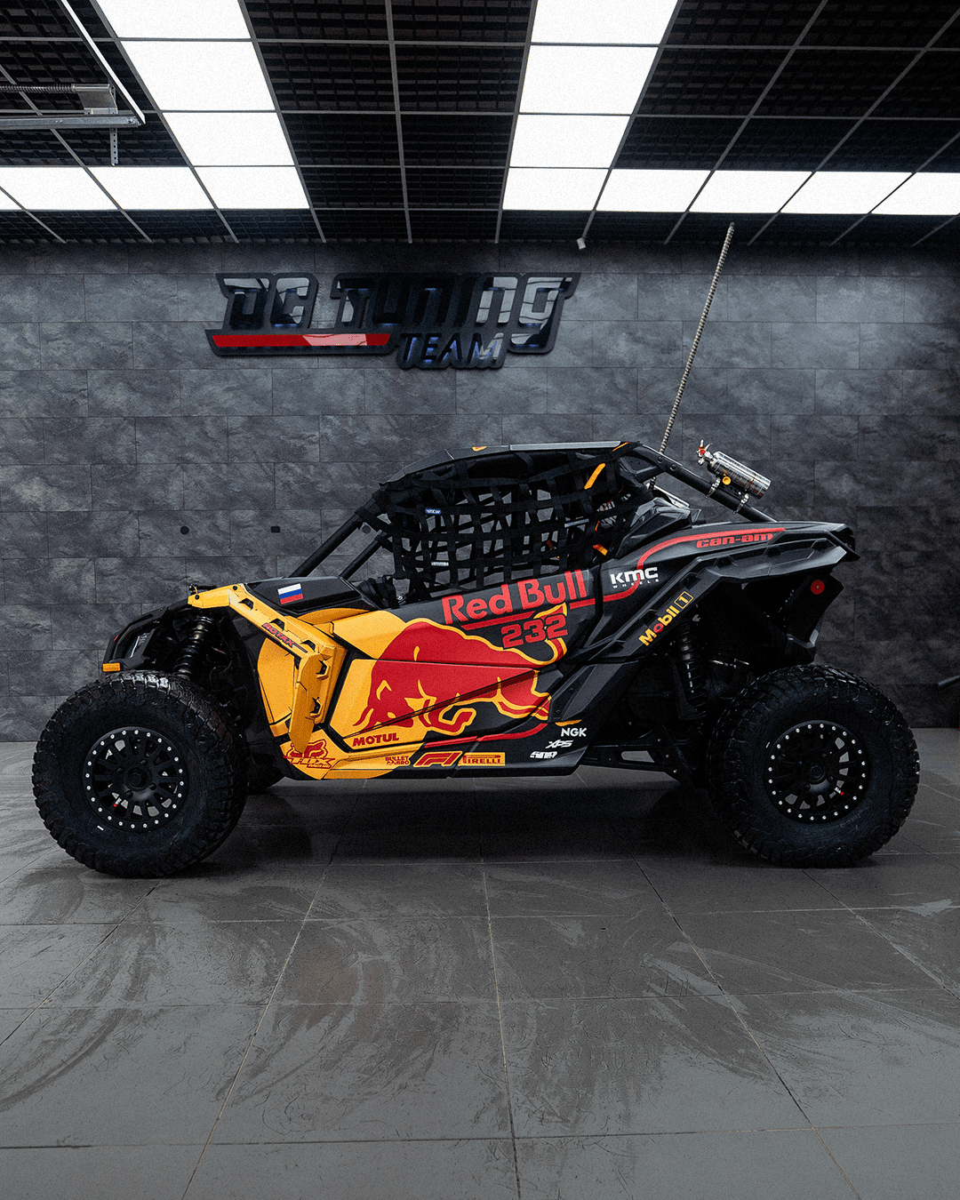 Индивидуальный дизайн на CAN-AM MAVERICK X3