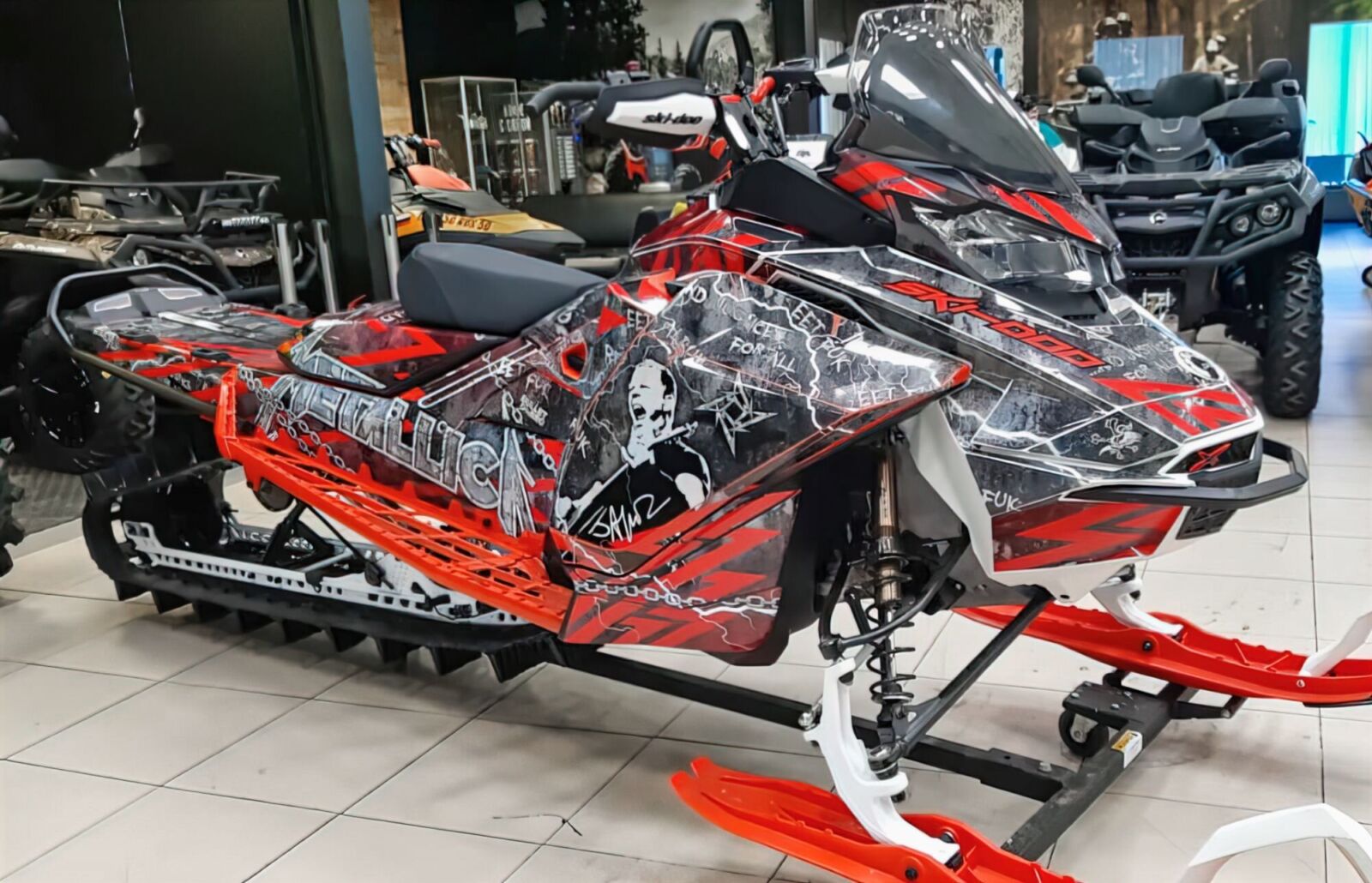Индивидуальный дизайн на SKI-DOO REV-GEN4