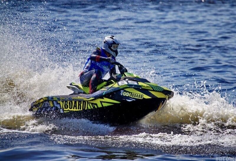Индивидуальный дизайн SEA-DOO · SPARK/SPARK TRIXX