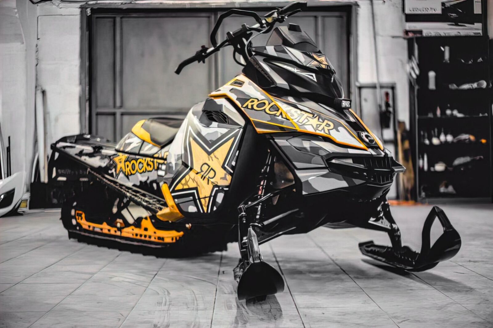Индивидуальный дизайн на SKI-DOO REV-XM