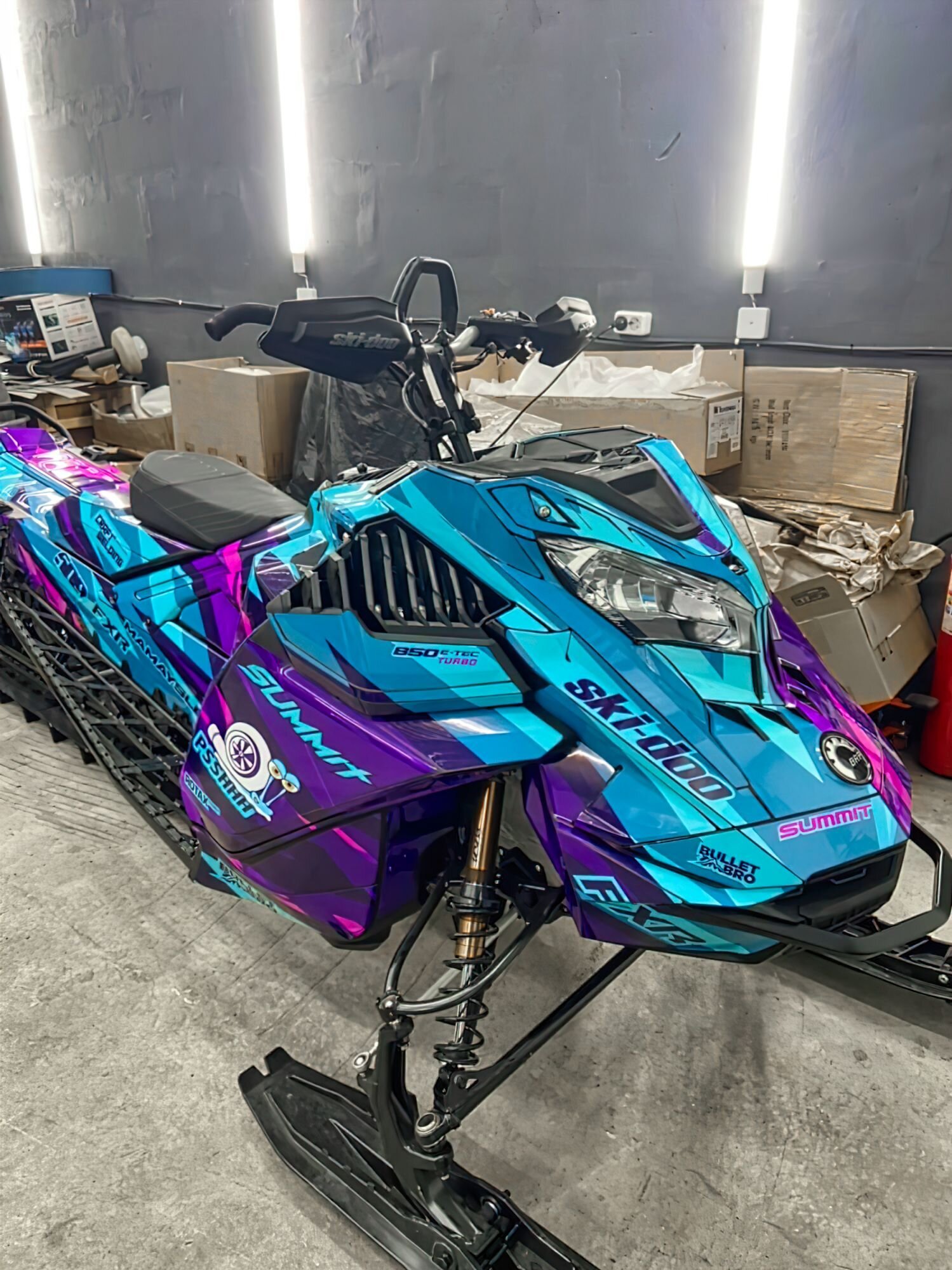 Индивидуальный дизайн на SKI-DOO REV-GEN4 2021-2022