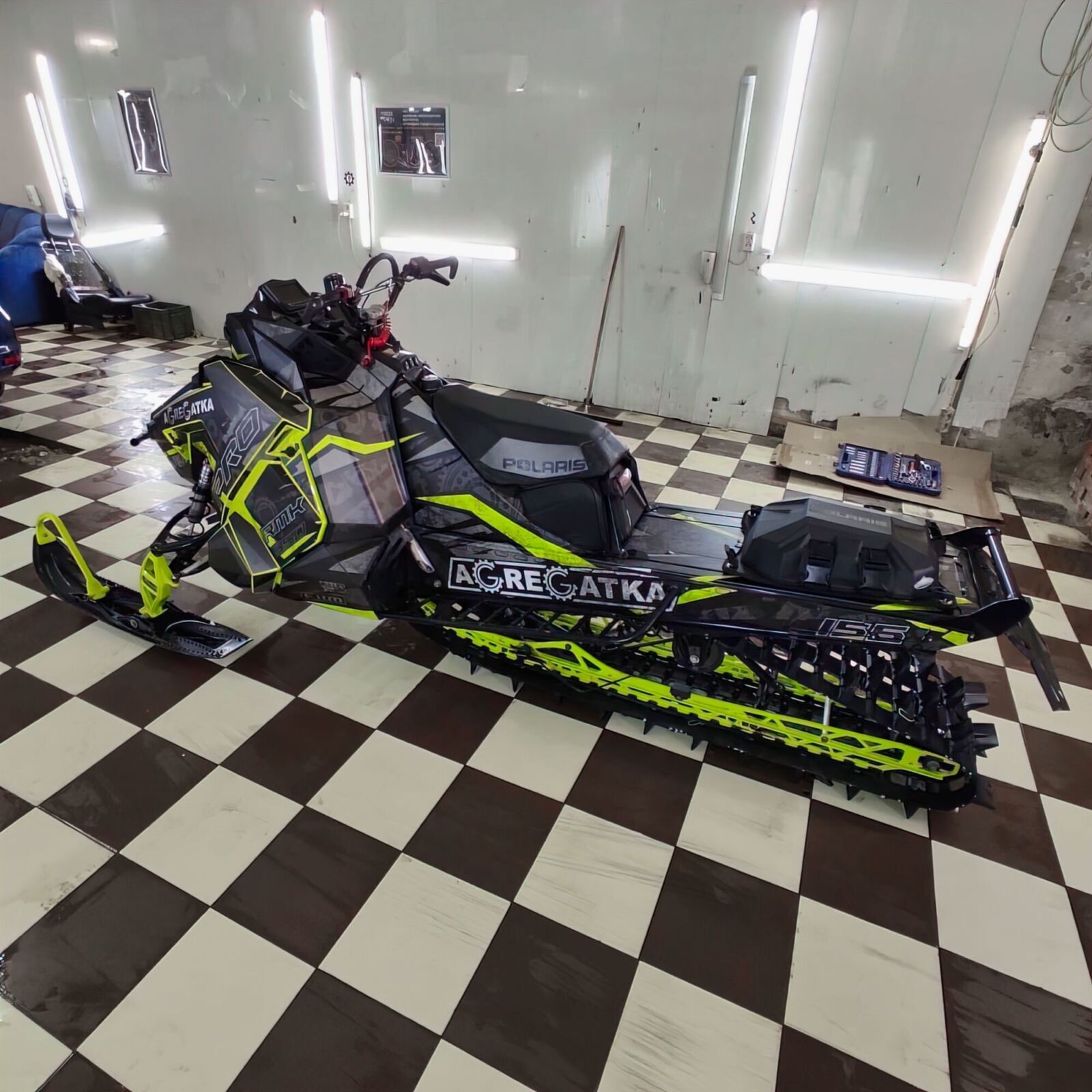 Индивидуальный дизайн на POLARIS AXYS-RMK