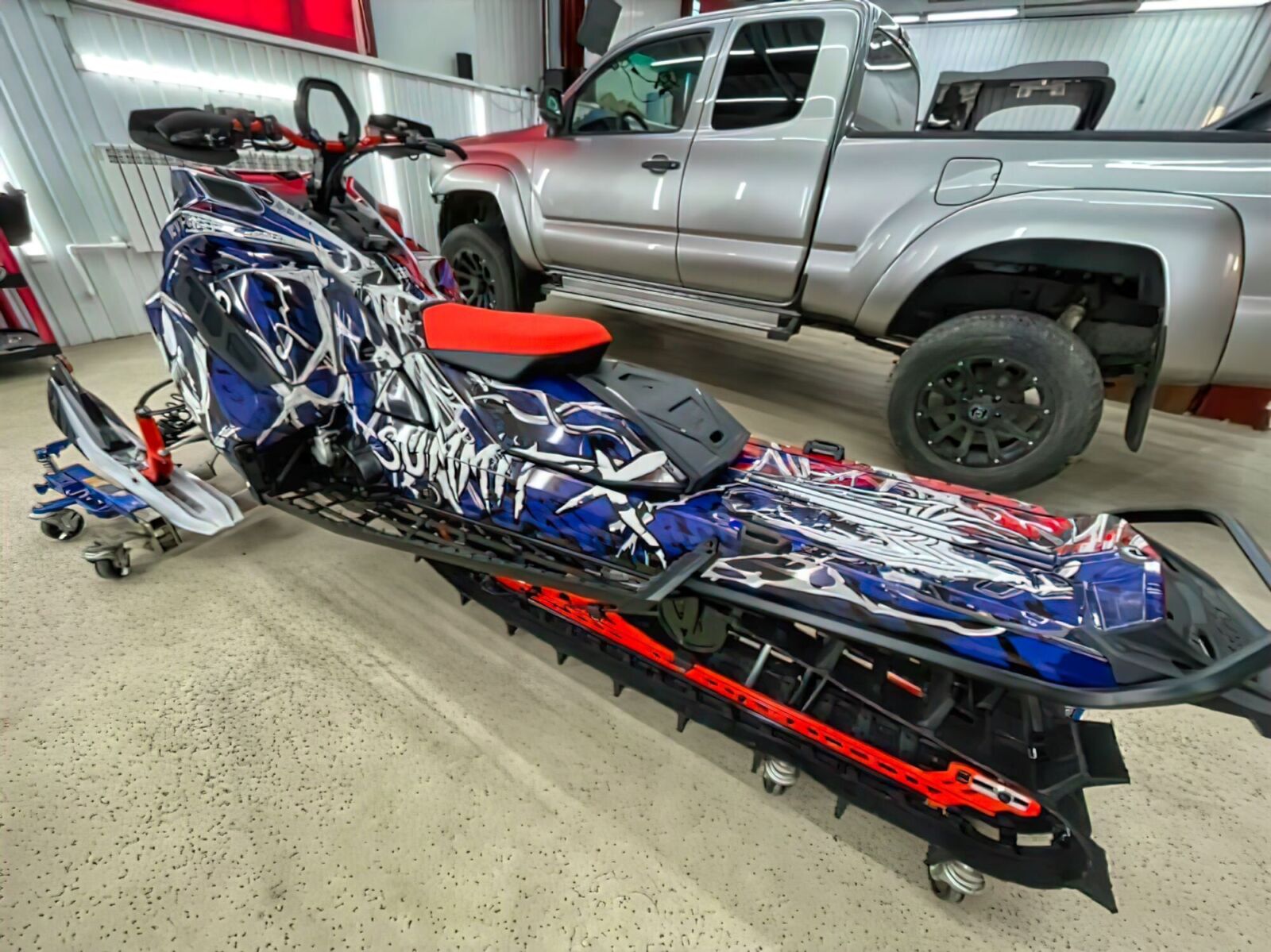 Индивидуальный дизайн на SKI-DOO REV-GEN4 2021-2022