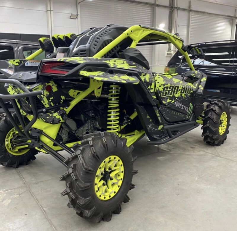 Индивидуальный дизайн CAN-AM · MAVERICK X3