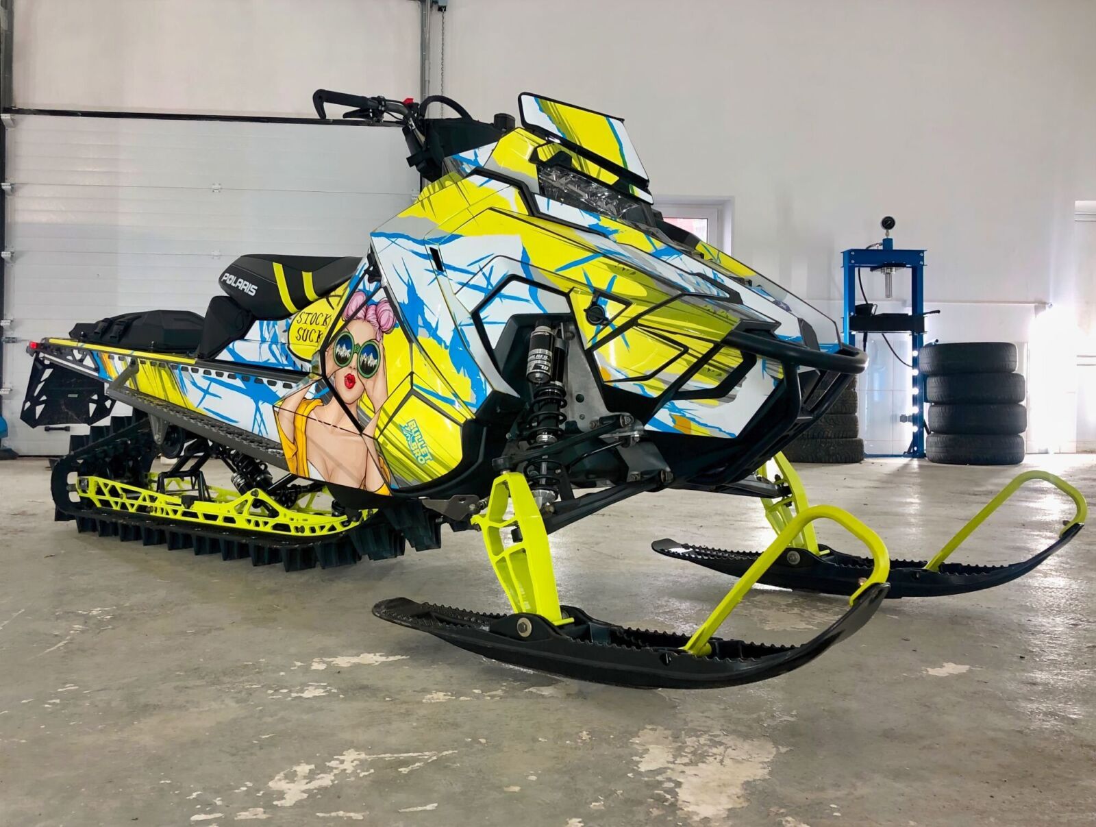 Black X на POLARIS AXYS-RMK