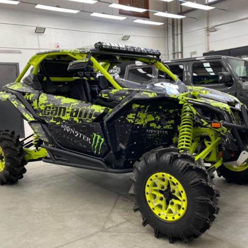 Индивидуальный дизайн CAN-AM · MAVERICK X3
