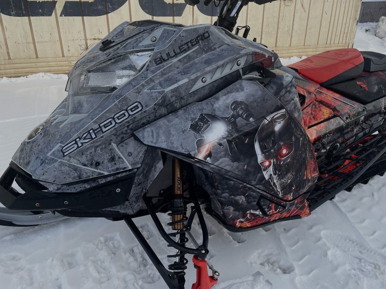 Индивидуальный дизайн на SKI-DOO REV-GEN4 2021-2022