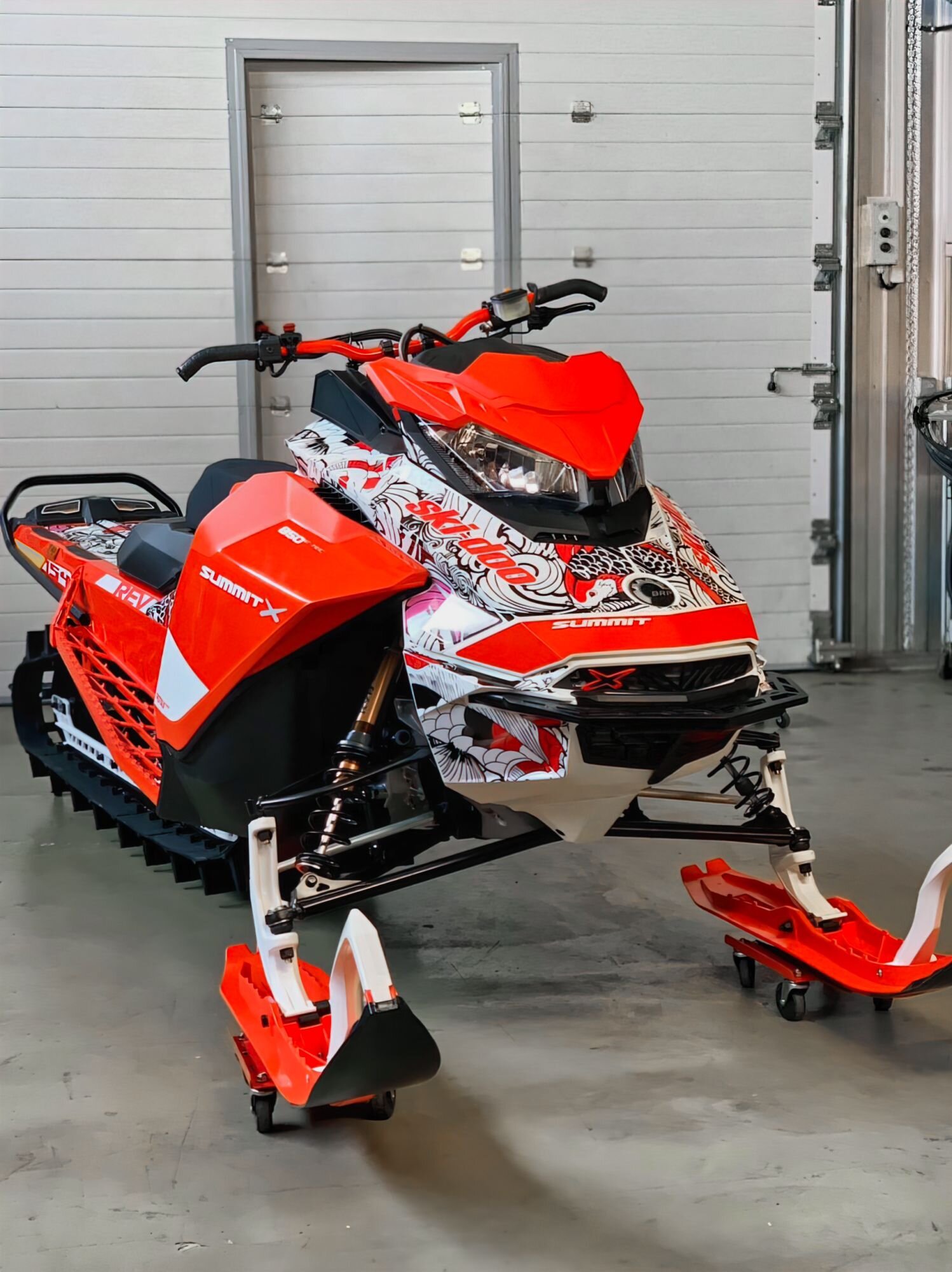 Индивидуальный дизайн на SKI-DOO REV-GEN4