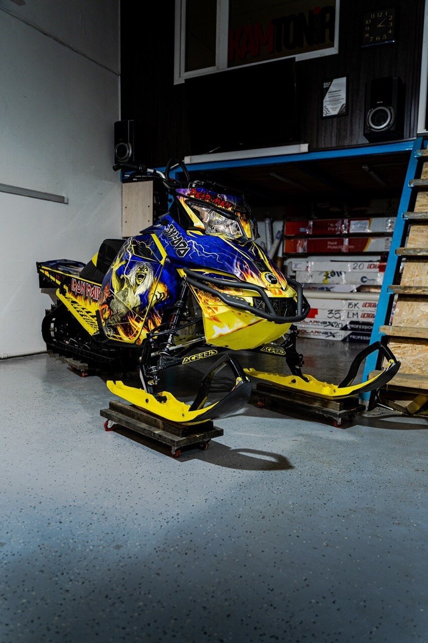 Индивидуальный дизайн на SKI-DOO REV-XM