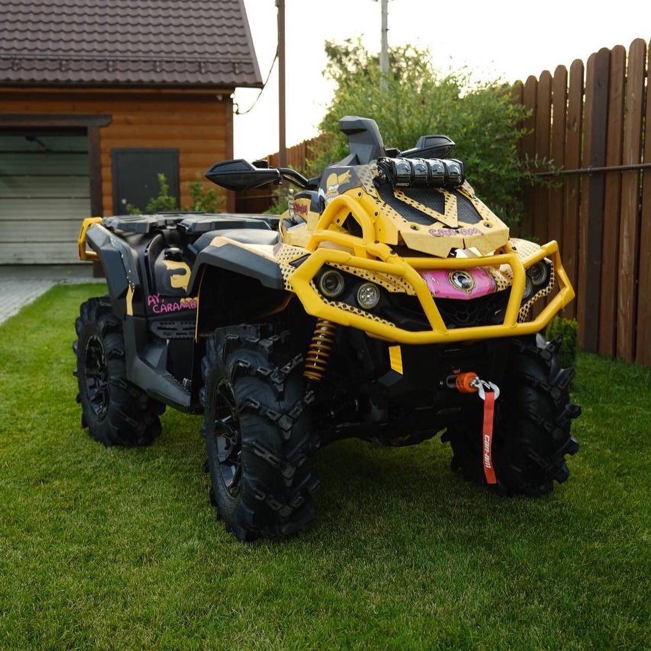 Индивидуальный дизайн на CAN-AM OUTLANDER G2 XMR