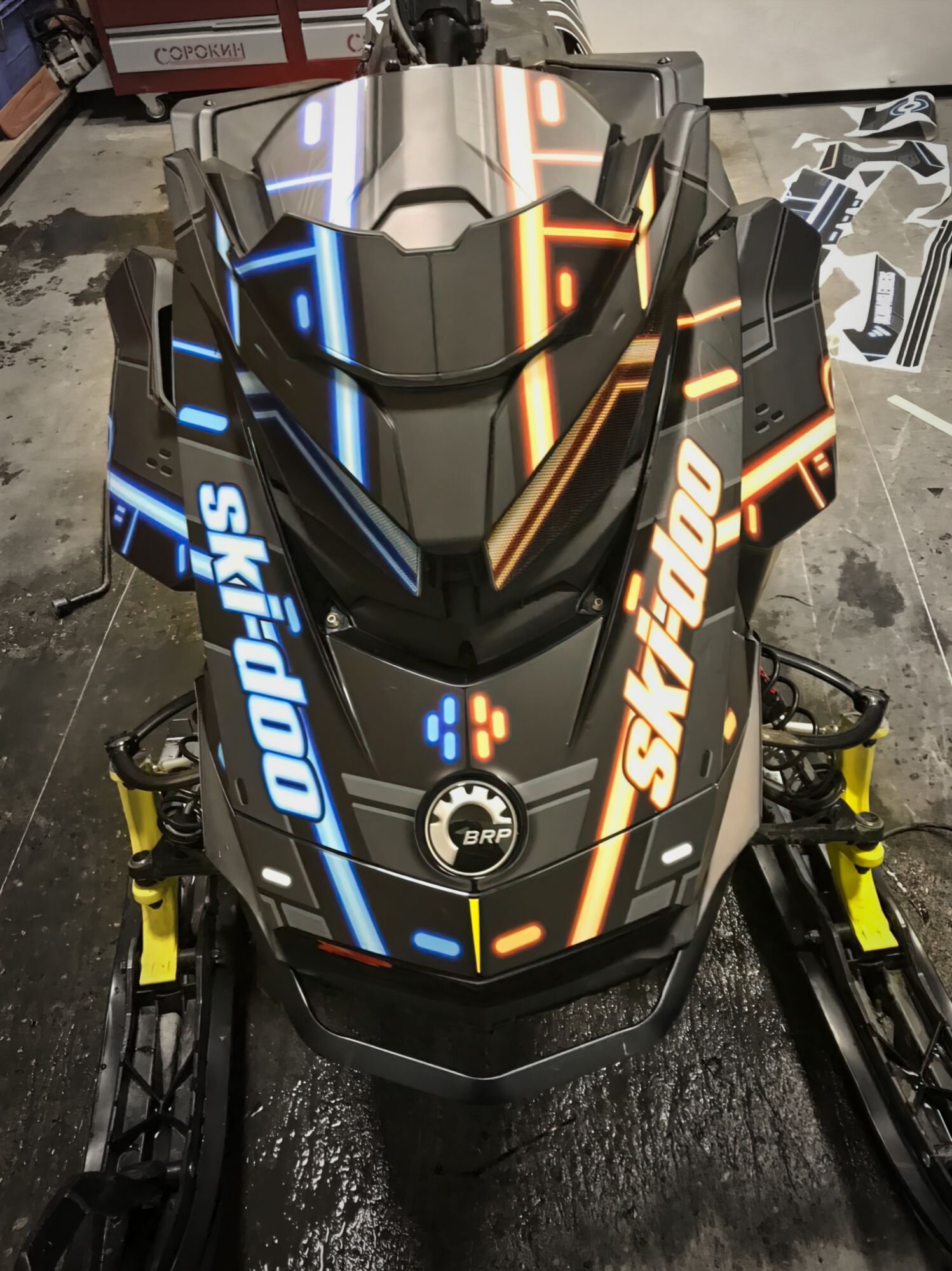 Индивидуальный дизайн на SKI-DOO REV-GEN4