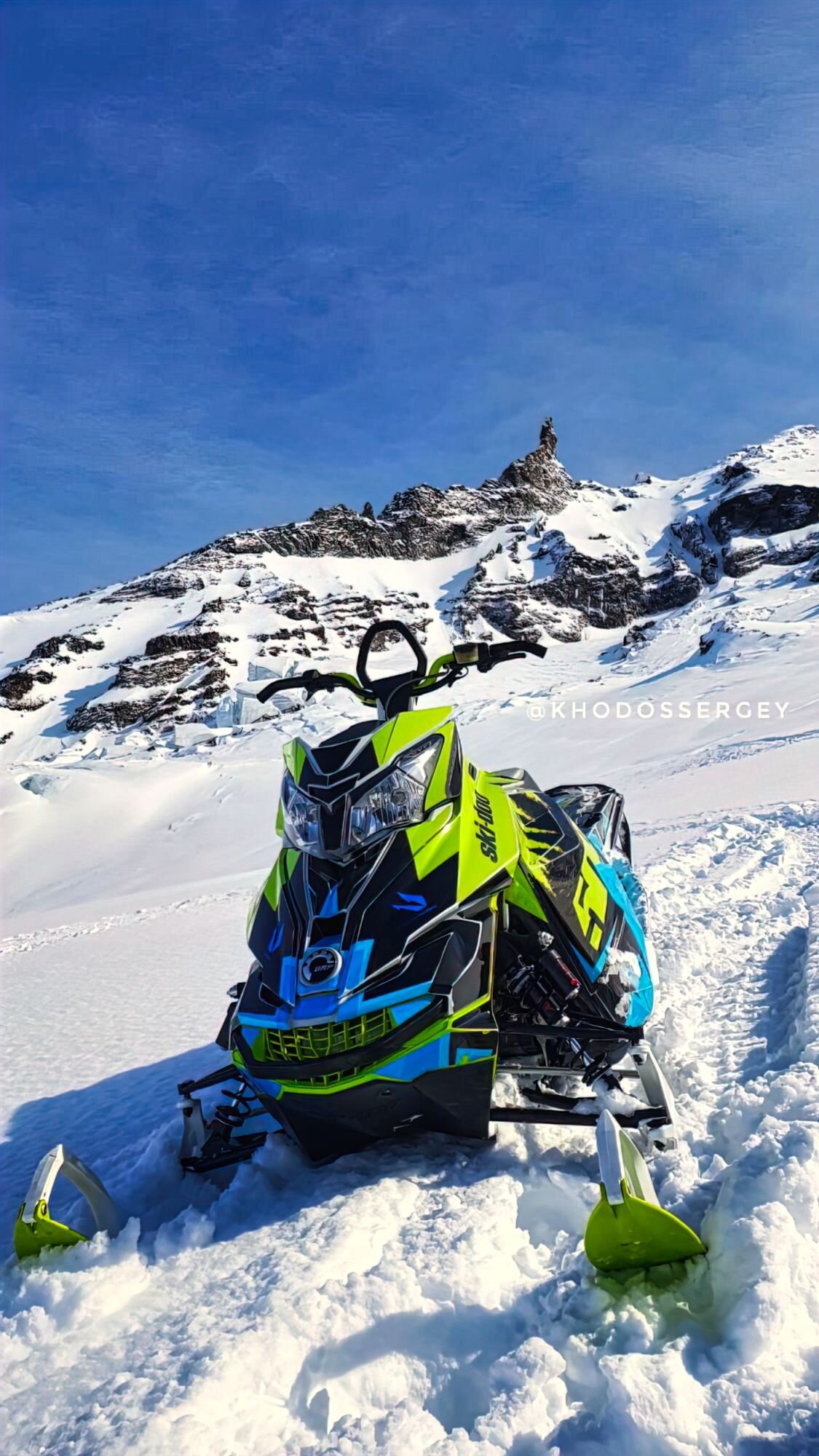 Индивидуальный дизайн на SKI-DOO REV-XM