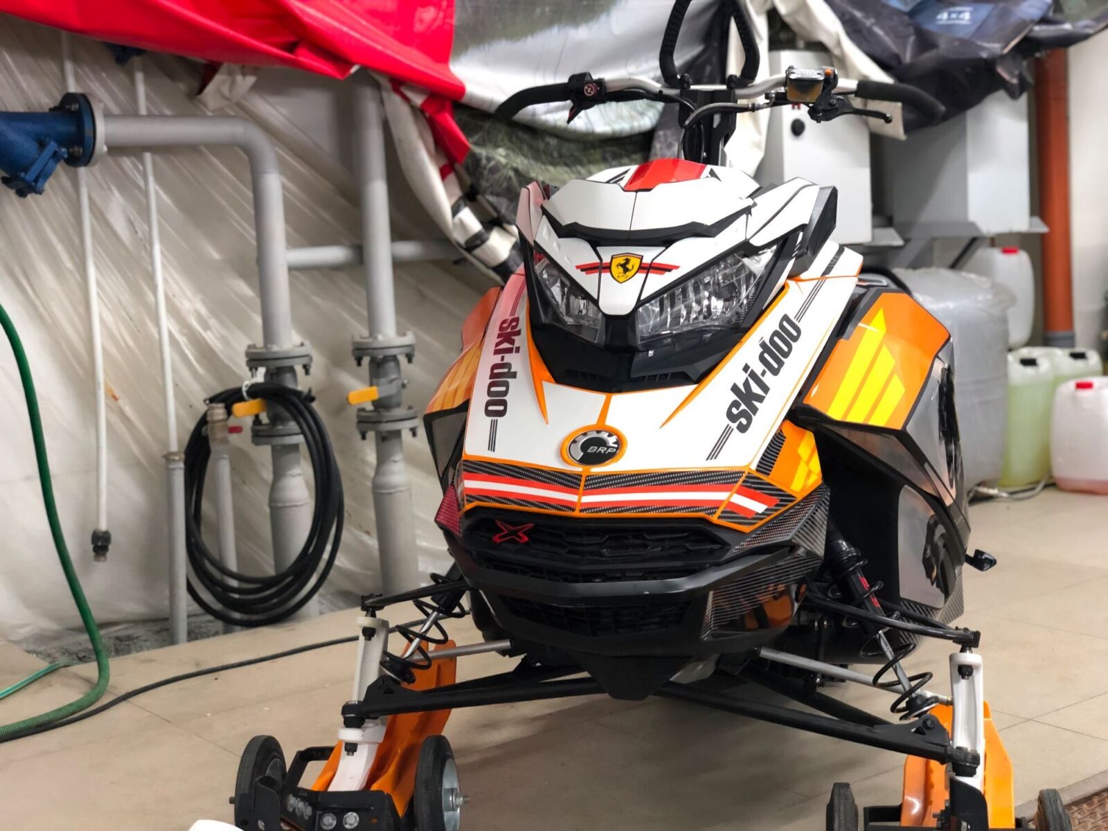 Индивидуальный дизайн на SKI-DOO REV-GEN4