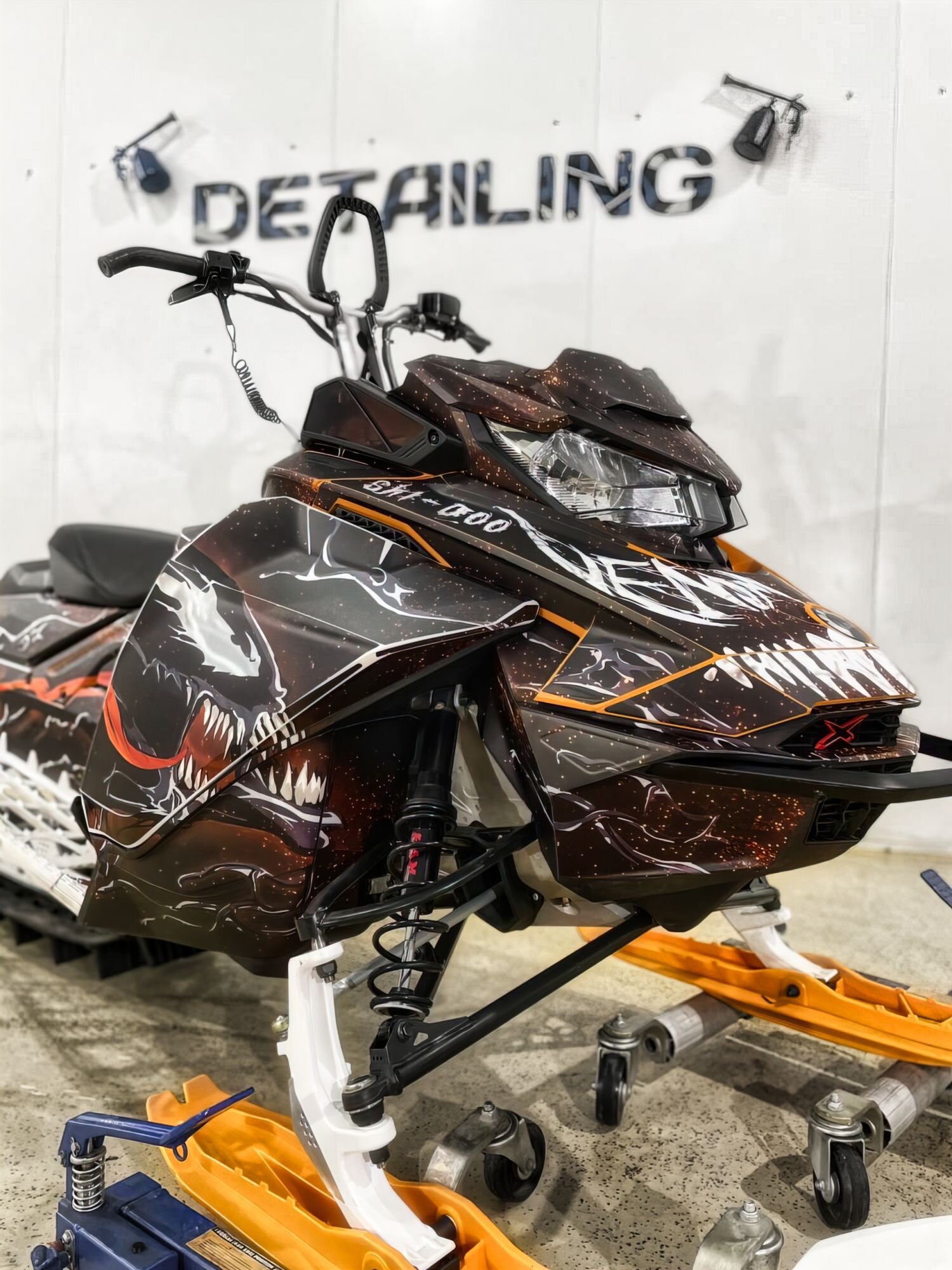 Индивидуальный дизайн на SKI-DOO REV-GEN4