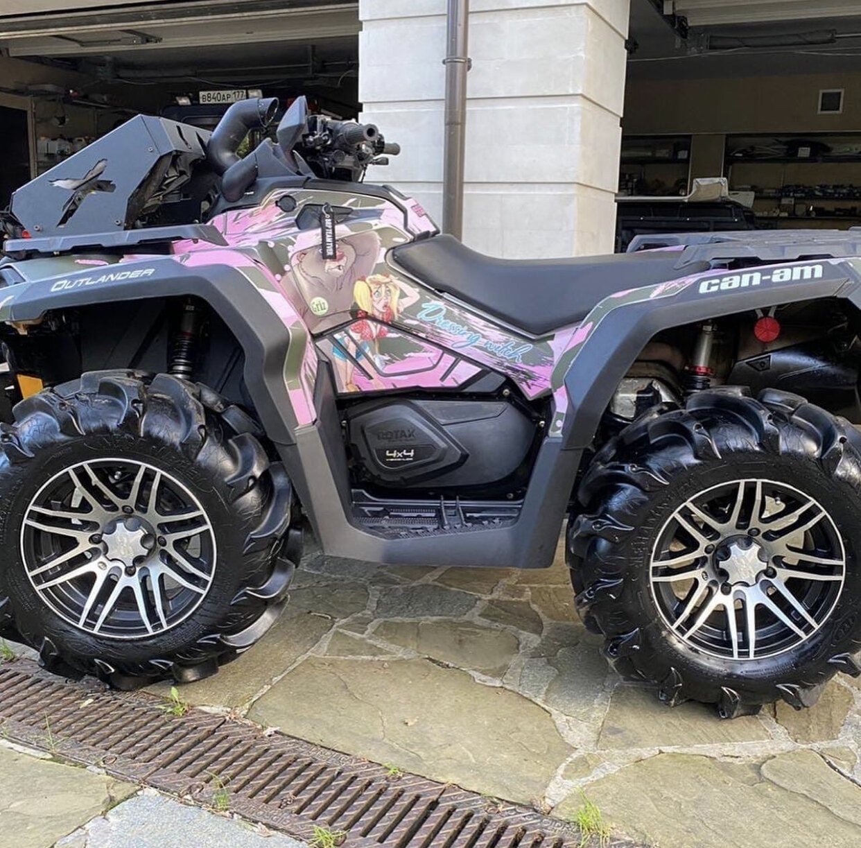 Индивидуальный дизайн на CAN-AM OUTLANDER G2 XMR