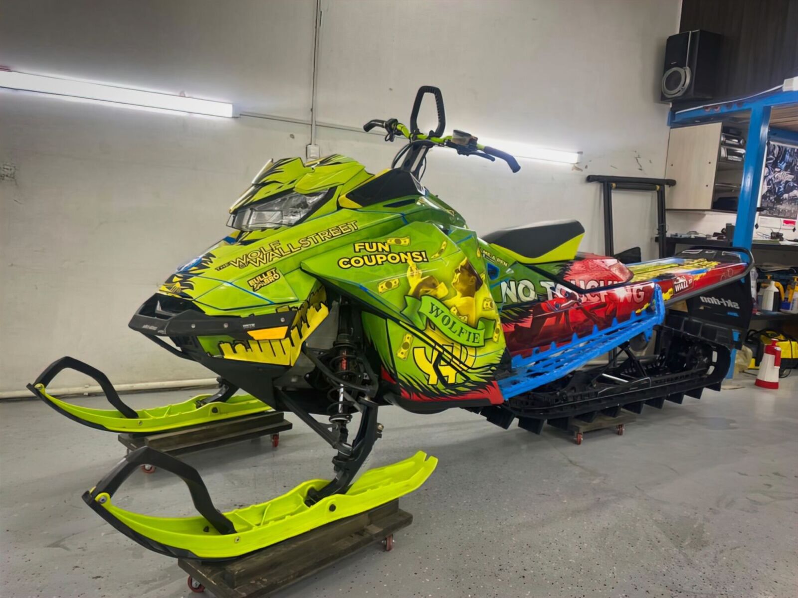 Индивидуальный дизайн на SKI-DOO REV-GEN4