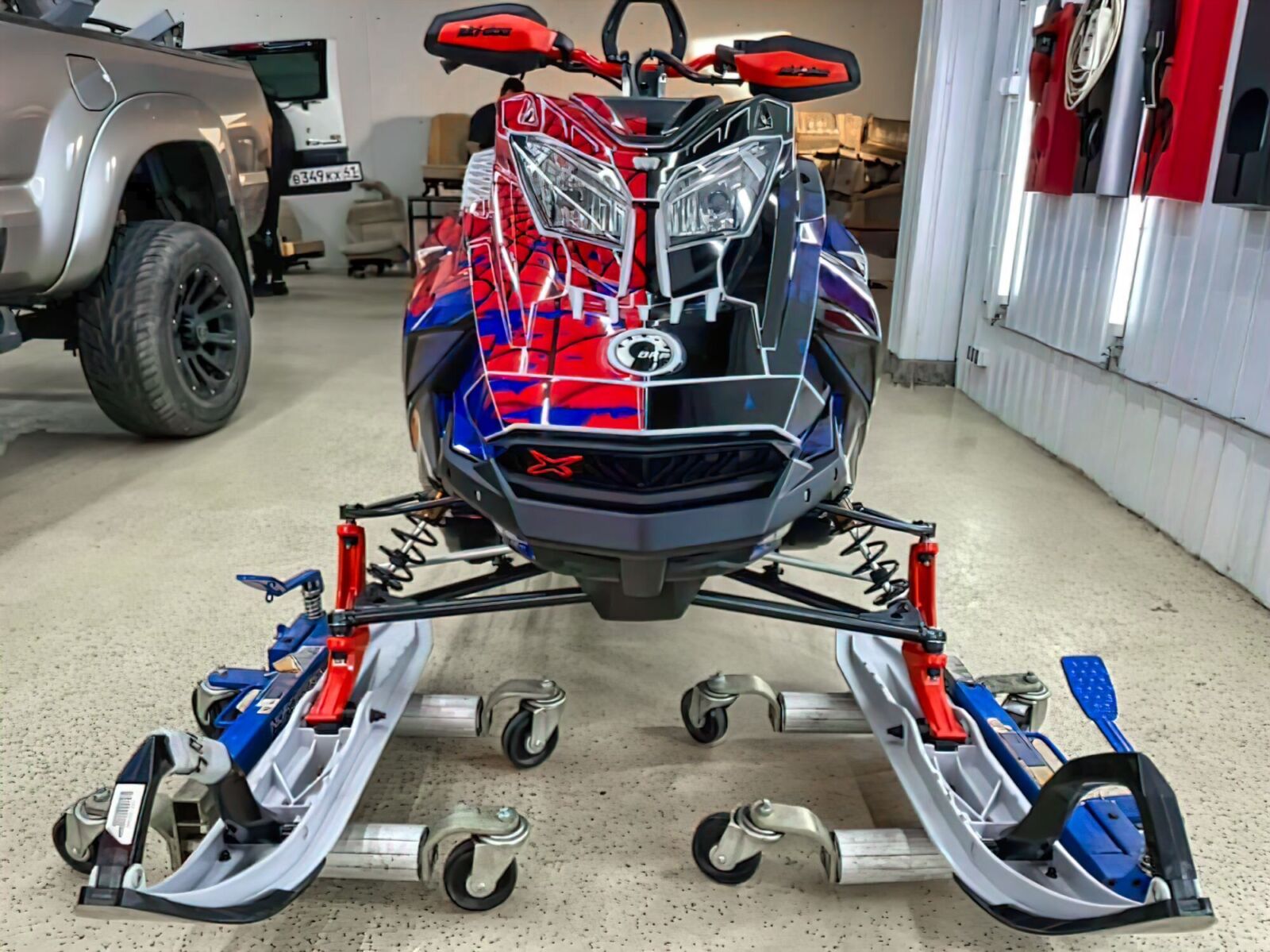 Индивидуальный дизайн на SKI-DOO REV-GEN4 2021-2022