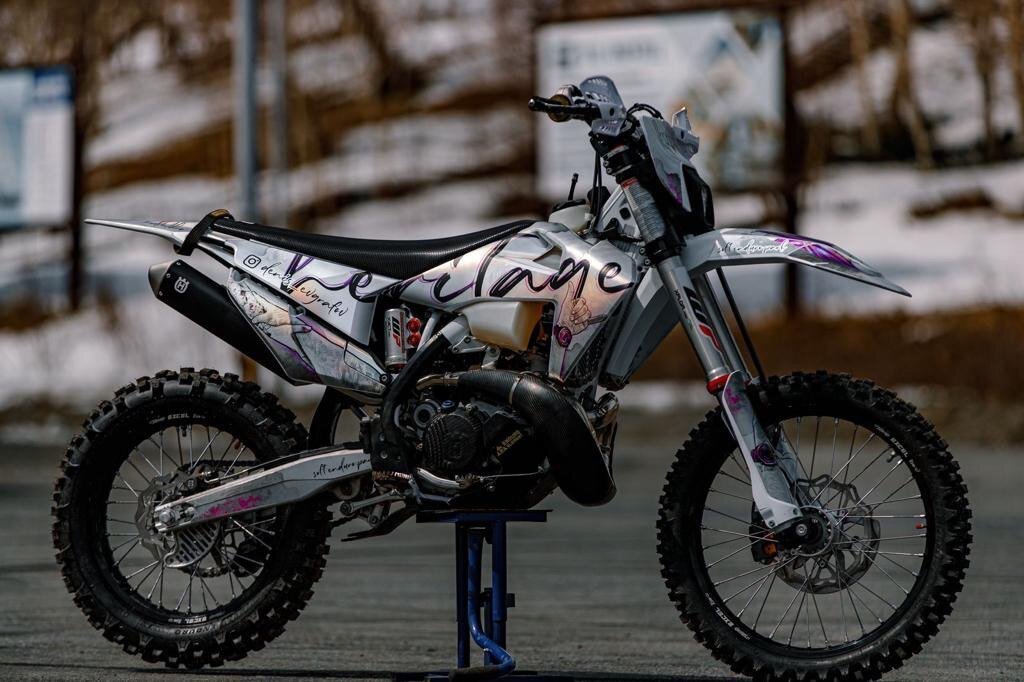 Индивидуальный дизайн на HUSQVARNA TE 300