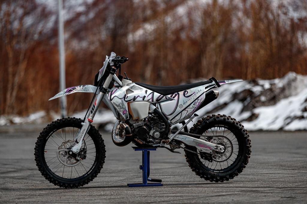 Индивидуальный дизайн на HUSQVARNA TE 300