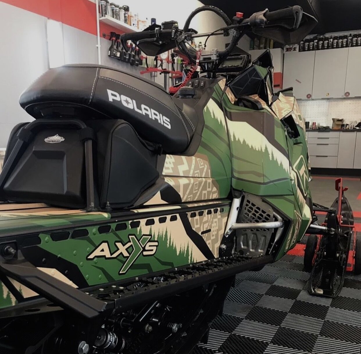 Индивидуальный дизайн на POLARIS AXYS-RMK