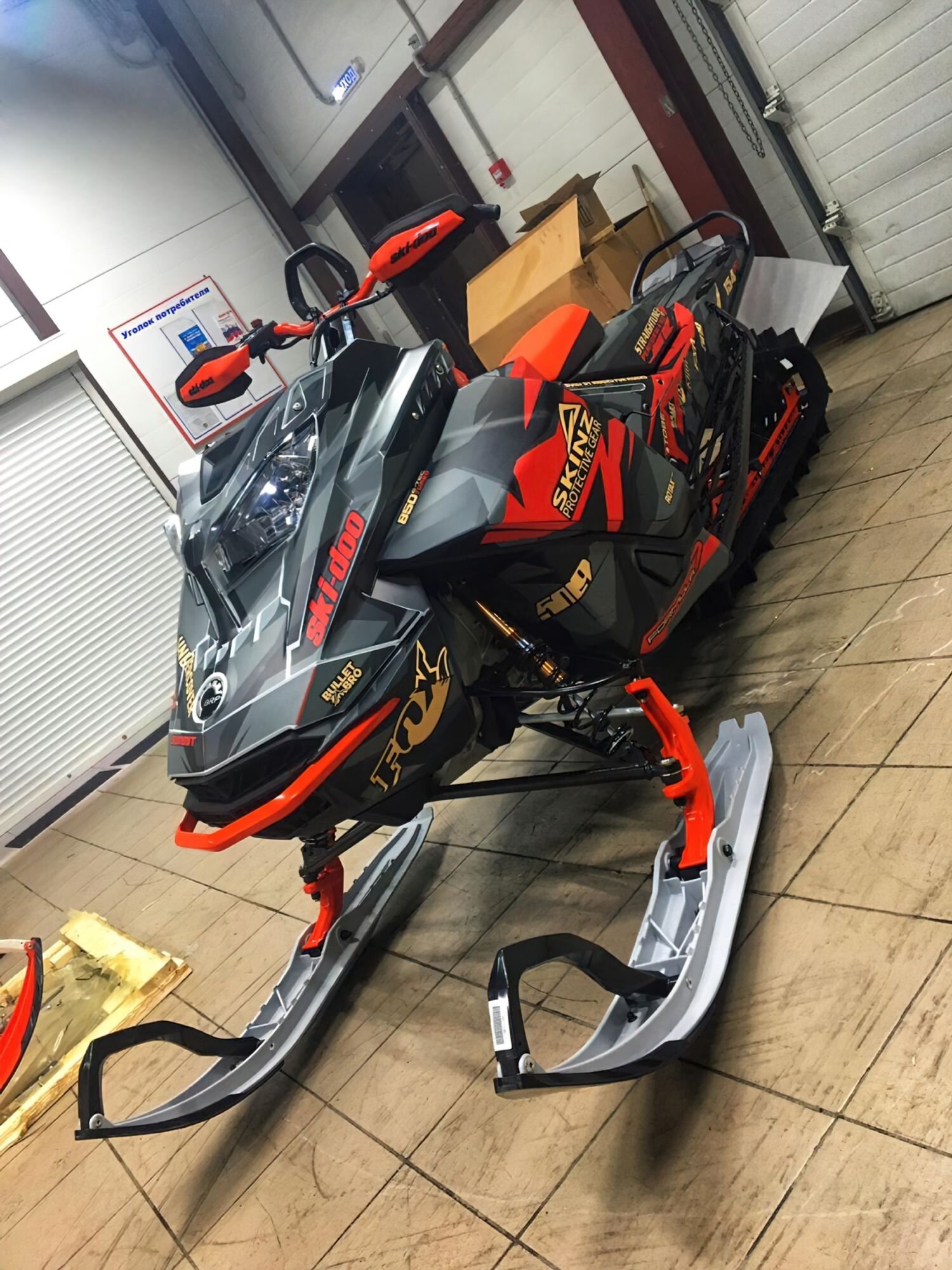Индивидуальный дизайн на SKI-DOO REV-GEN4 2021-2022