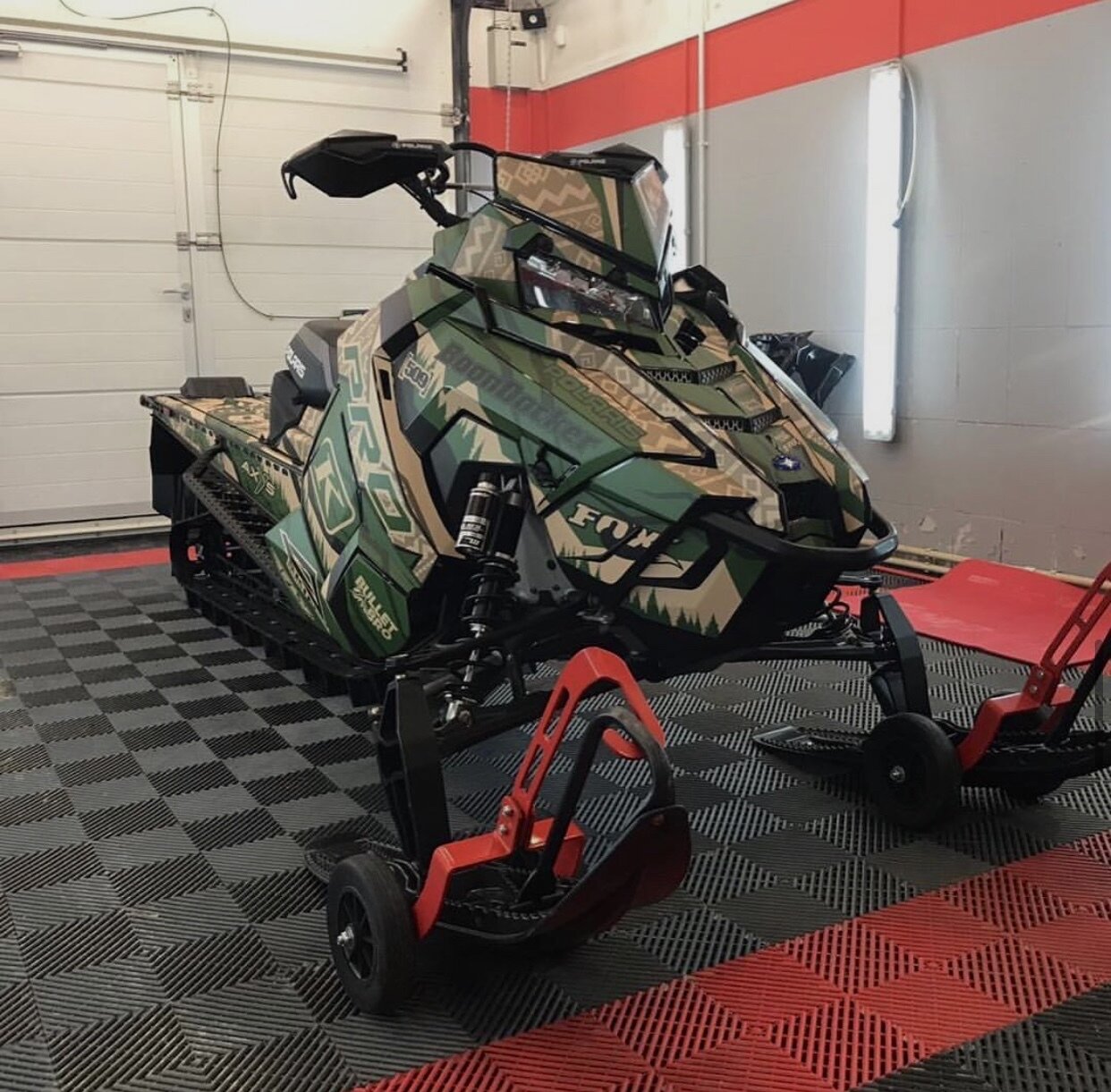Индивидуальный дизайн на POLARIS AXYS-RMK