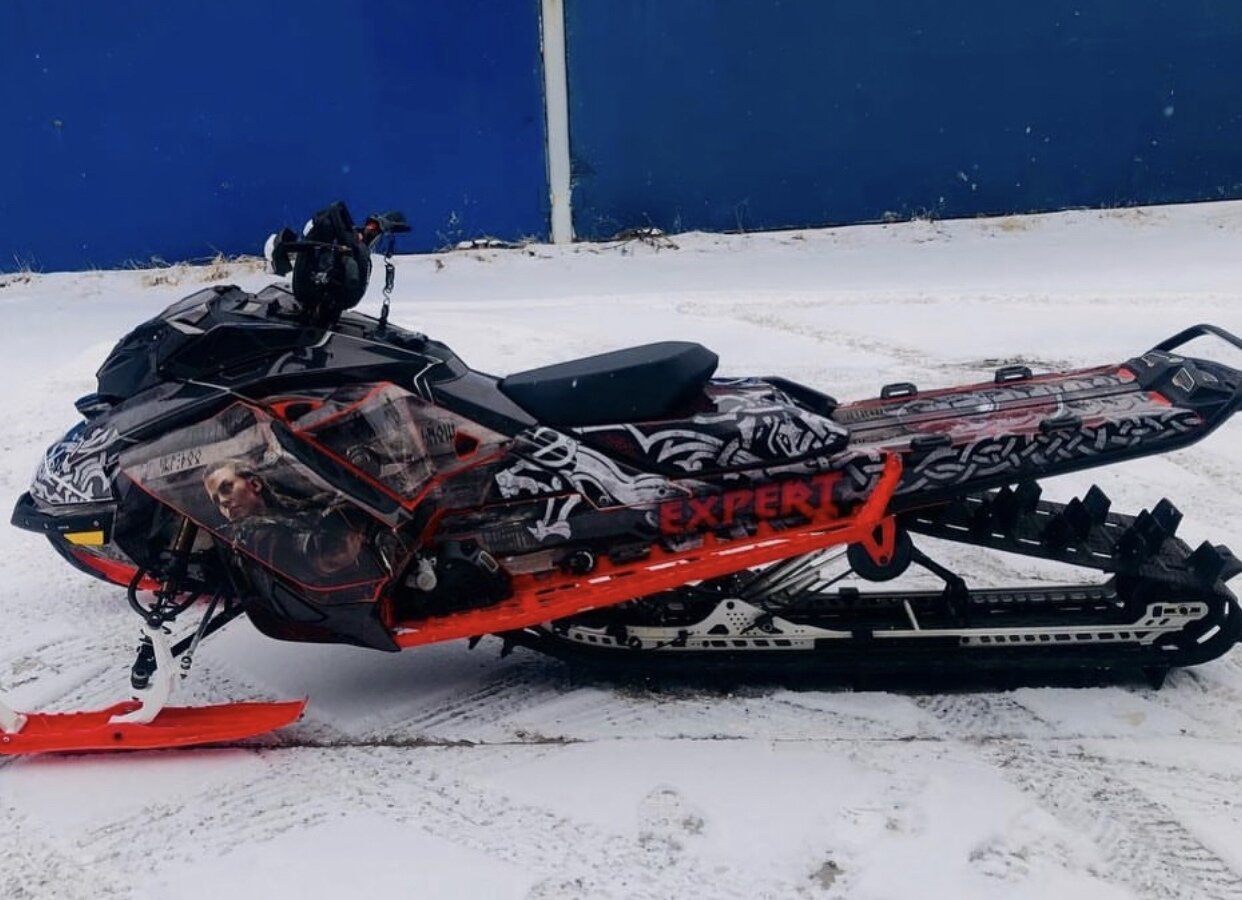 Индивидуальный дизайн на SKI-DOO REV-GEN4